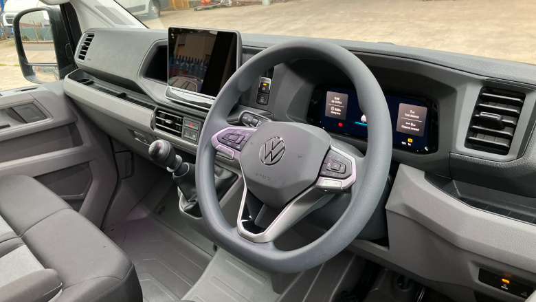 Volkswagen Crafter Cr35 Mwb Diesel Fwd 2.0 TDI 140PS Commerce Plus Low Roof Van